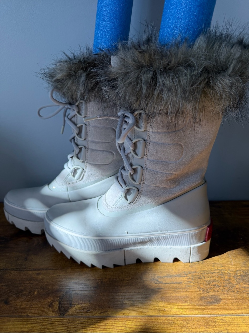 Sorel Joan Of Arctic Waterproof Snow Boots Women’s 7 Gray Faux Fur Winter